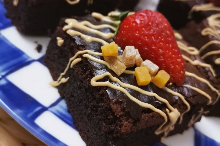 Az Malzemeli Brownie