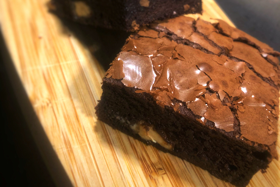 Beyaz Çikolata Parçalı Brownie