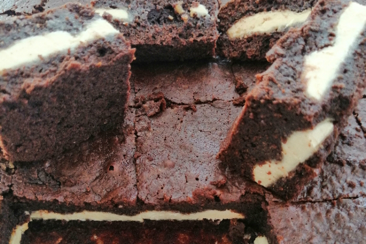 Beyaz Çikolatalı Lokmalık Brownie