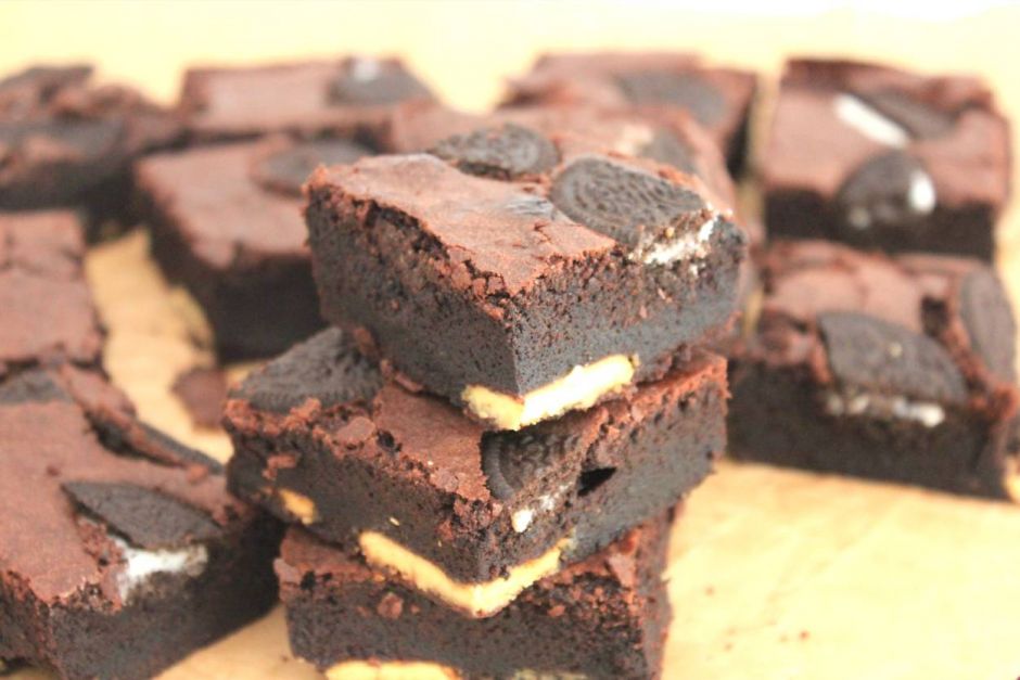 Beyaz Çikolatalı ve Bisküvili Brownie