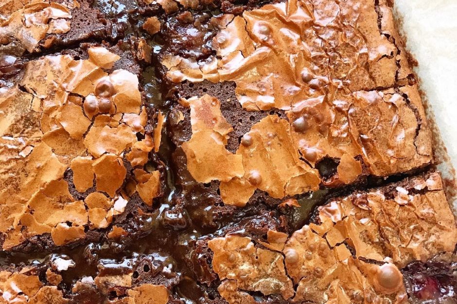 Beyaz Çikolatalı Vişneli Brownie