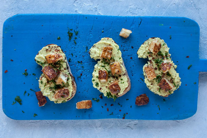 Avokado & Hellimli Bruschetta