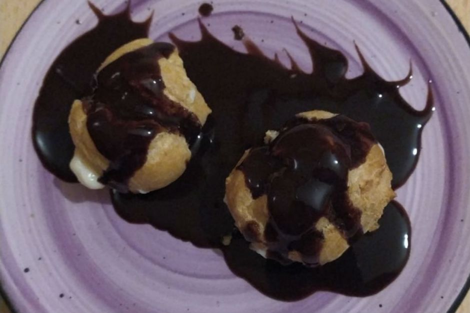 Çikolata Soslu Profiterol