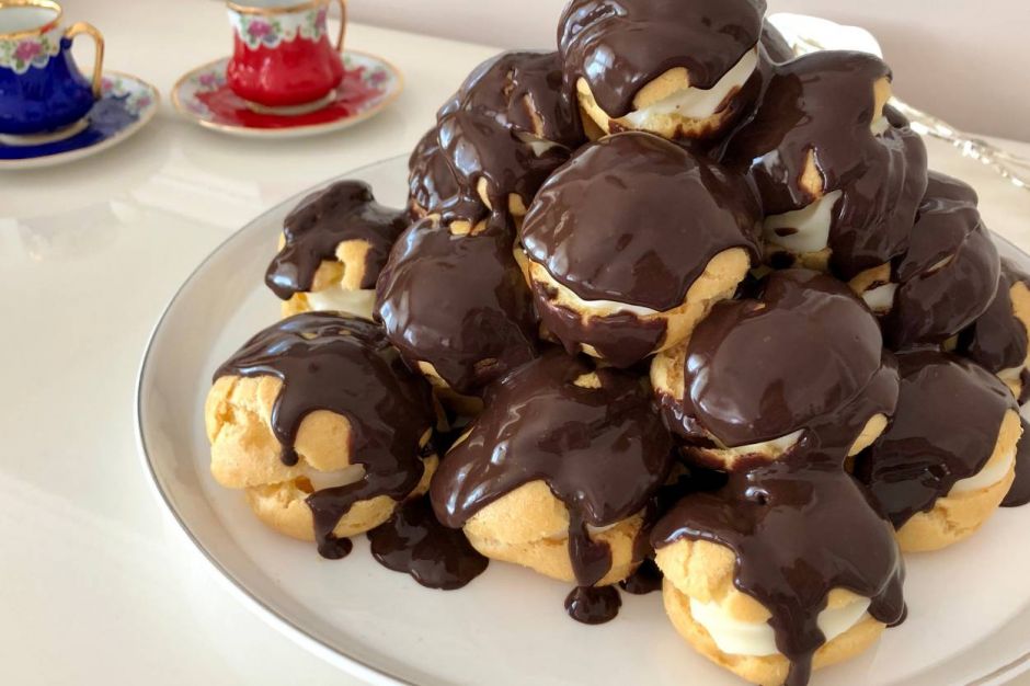 Çikolata Soslu Profiterol