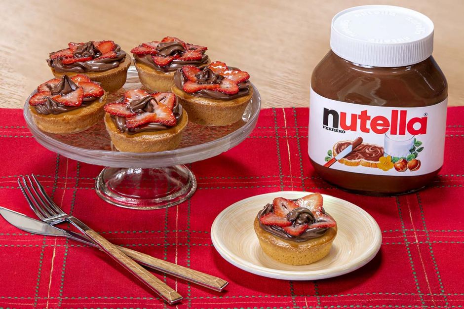 Nutella’lı ve Çilekli Mini Tartlar