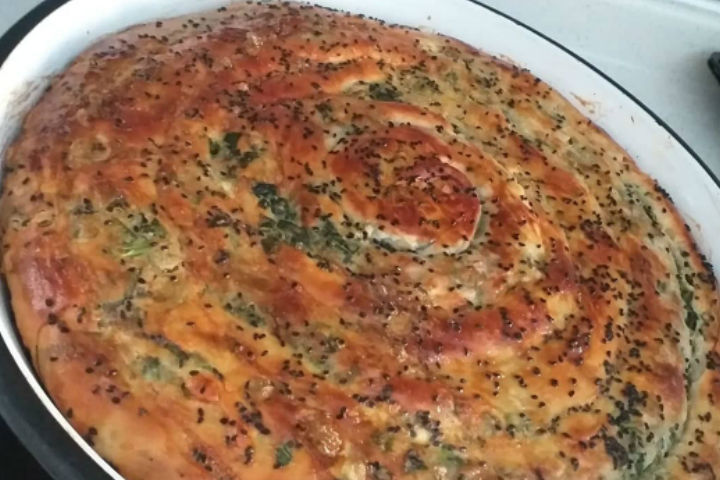 El Açması Ispanaklı Börek