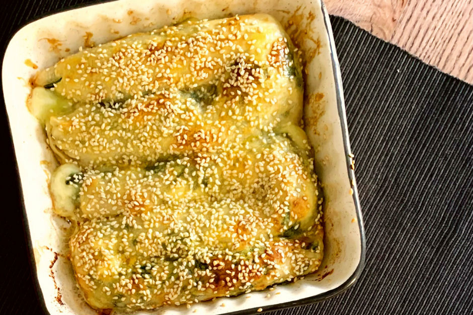 El Açması Ispanaklı Peynirli Börek