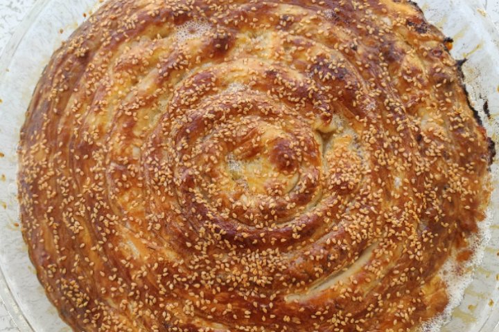 El Açması Tavuklu Börek