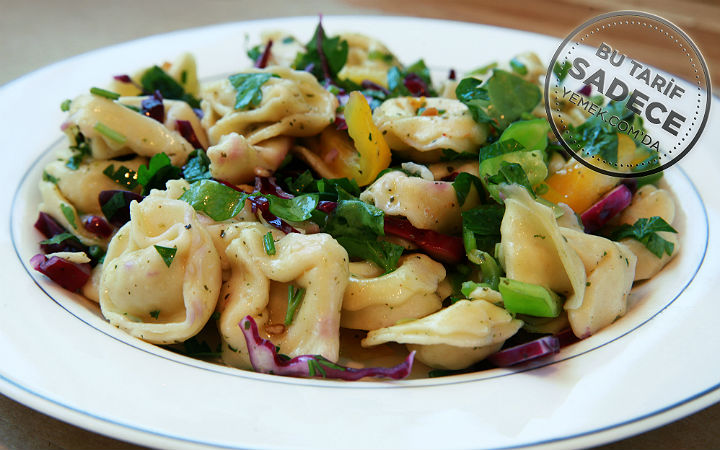 Dört Peynirli Tortellini Salatası