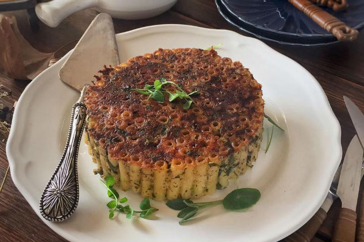 Otlu Peynir Soslu Petek Makarna