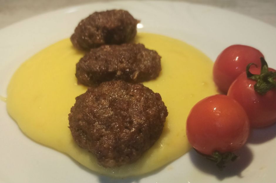 Patates Püresi ve Sucuk Köfte