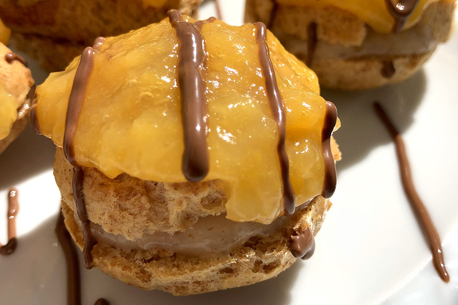 Şeftali Soslu Profiterol