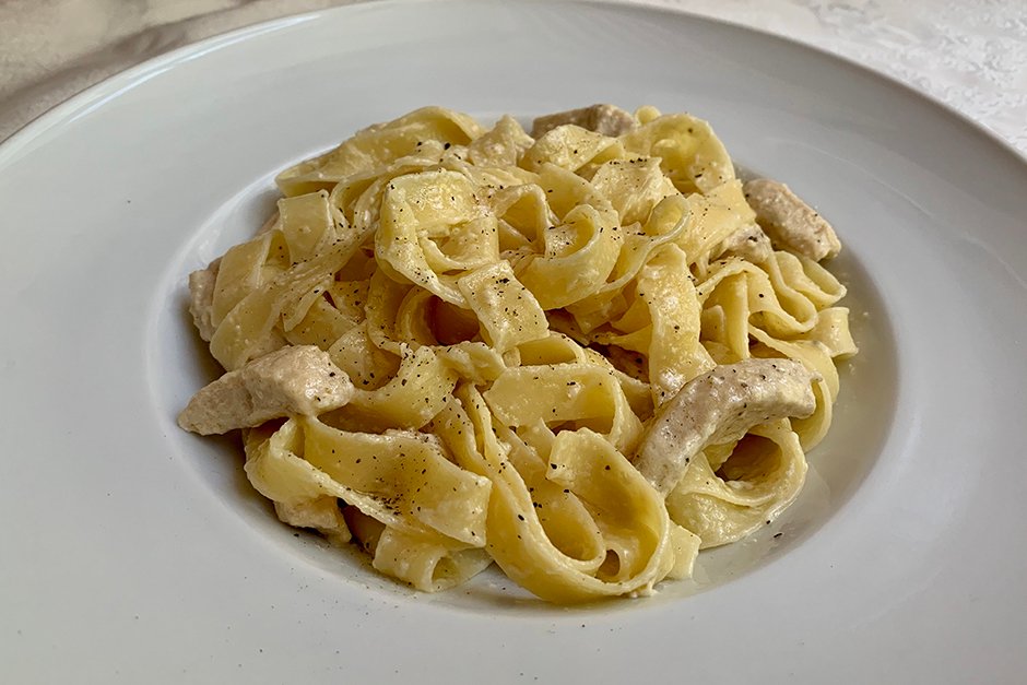 Tavuklu Fettucine Alfredo