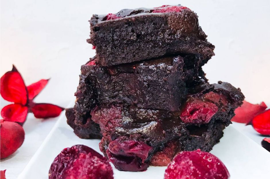 Vişneli Çilekli Brownie